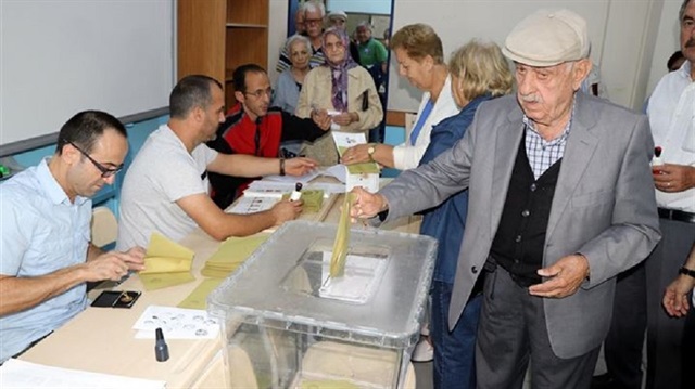 الانتخابات التركية تستمر وسط إقبال كبير من الناخبين الاتراك