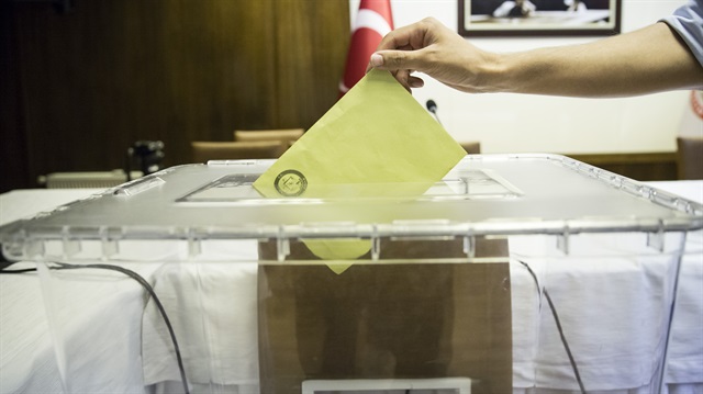 Türkiye genelinde oy verme işlemi başladı.