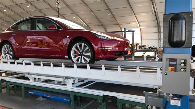 Tesla daha az maliyet gerektirdiği için üretim bandını çadıra kurmayı planlıyor.