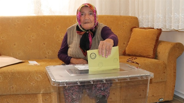 ​In a first, portable ballot boxes go to sickly, elderly voters in Turkey elections