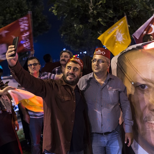 AK Parti İstanbul'da 2 ilçeyi geri aldı