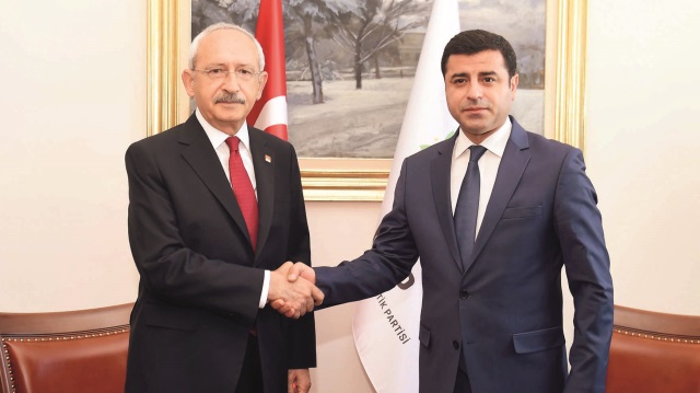 CHP lideri Kemal Kılıçdaroğlu, ‘CHP’li her aileden HDP’ye 1 oy’ kampanyasıyla terörle arasına mesafe koymayan bu partinin seçim barajını geçmesine yardım etti.