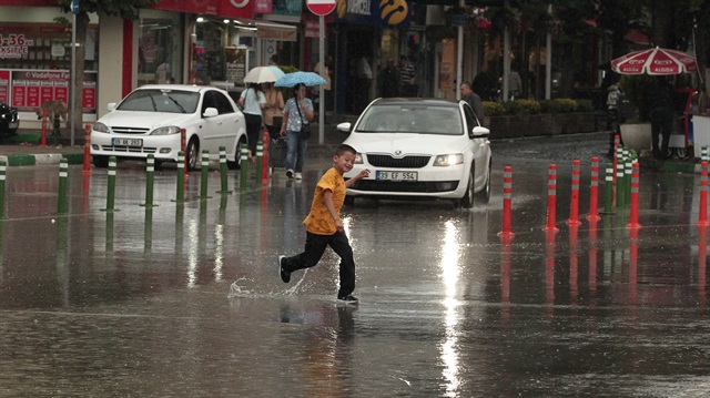 İstanbul'da sabah saatlerinden itibaren sağanak yağışlar etkili oluyor.