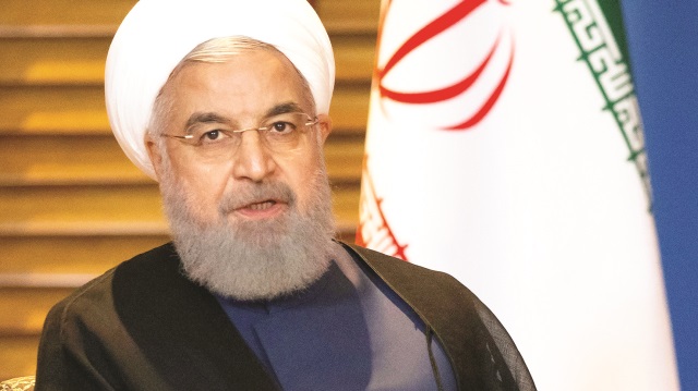 İran Cumhurbaşkanı Hasan Ruhani, içeride ve dışarıda kıskaca alındı.