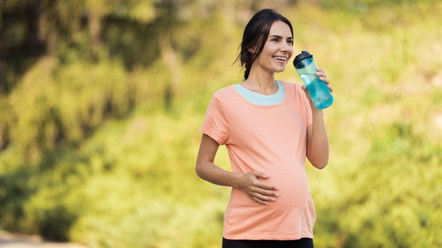 Hamilelikte alınacak bazı önlemlerle sıcak yaz günlerini daha sağlıklı ve konforlu geçirmek mümkün. 