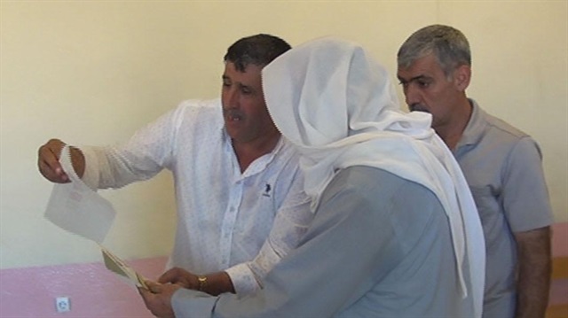 Muhtar, seçmene HDP'ye oy vermesi için yönleririyor