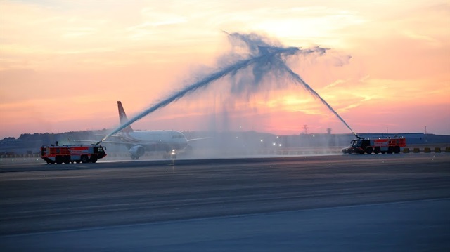 Üçüncü havalimanında ilk resmi inişi Cumhurbaşkanı Erdoğan'ın uçağı gerçekleştirdi. 