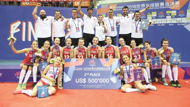 FIVB Voleybol Milletler Ligi Finali’nde Türkiye, ABD’ye 3-2 mağlup olarak gümüş madalya kazandı.
