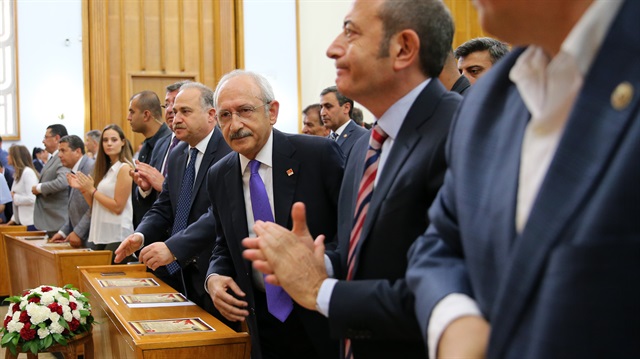 Seçimde alınan yenilginin ardından CHP'de Kılıçdaroğlu'nun istifa etmesine yönelik çağrılar arttı.