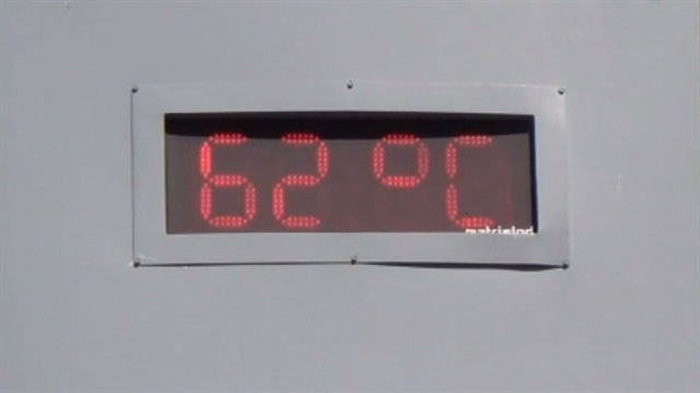 Termometreler 62 dereceyi gösterdi, serinlemek için havuzlarda kuyruklar oluştu.