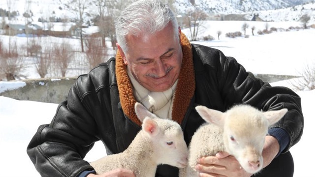 Başbakan Binali Yıldırım, Erzincan'ın Refahiye ilçesine bağlı Kayı köyünde 20 Aralık 1955'de doğdu.