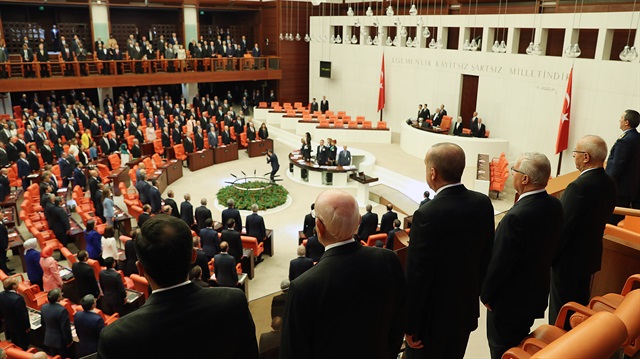 TBMM'nin 27. dönem açılış oturumu ve yemin töreni İstiklal Marşı ile Genel Kurul Salonu'nda başladı.