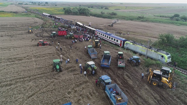 Çorlu'daki tren kazasına ilişkin olay yerinden görüntüler