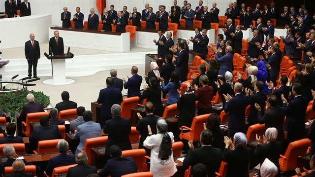 Erdoğan'ın yemin töreni sırasında 4 parti ayağa kalkmadı!