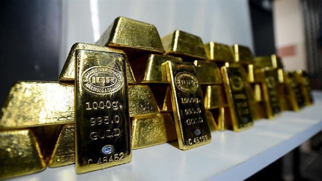 تراجع عقود الذهب مع توجه المتعاملين للصناديق المقومة بالدولار