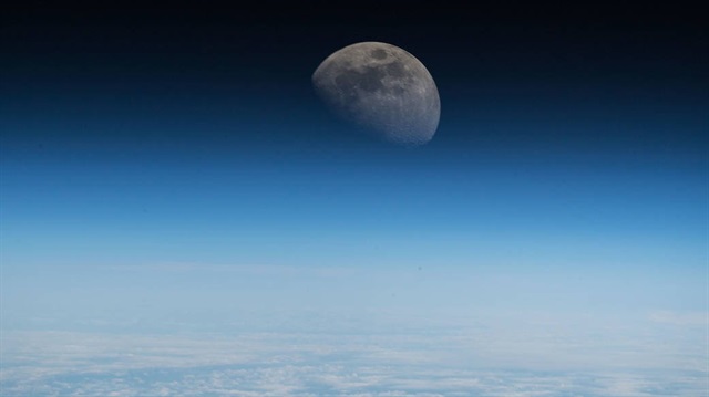 Dünya yörüngesinde günde 16 tur atan ISS, her gün Ay'a gidip gelecek kadar mesafe katediyor.