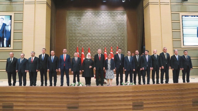 Erdoğan yeni sistemin ilk kabinesini açıkladı.