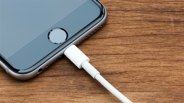 Apple kısıtlı USB modu ile telefonları üst düzey güvenlik altına alacak.