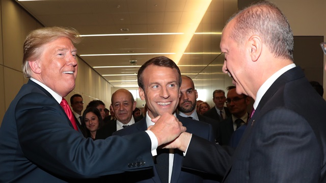 NATO Zirvesi'ne katılmak üzere Belçika'nın başkenti Brüksel'de bulunan Türkiye Cumhurbaşkanı Recep Tayyip Erdoğan , ABD Başkanı Donald Trump ve Fransa Cumhurbaşkanı Emmanuel Macron ile görüştü