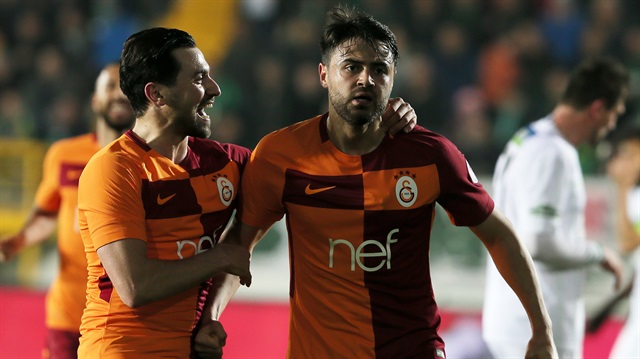 Ahmet Çalık, 2016-2017 sezonu devre arasında Gençlerbirliği'nden Galatasaray'a transfer olmuştu.
