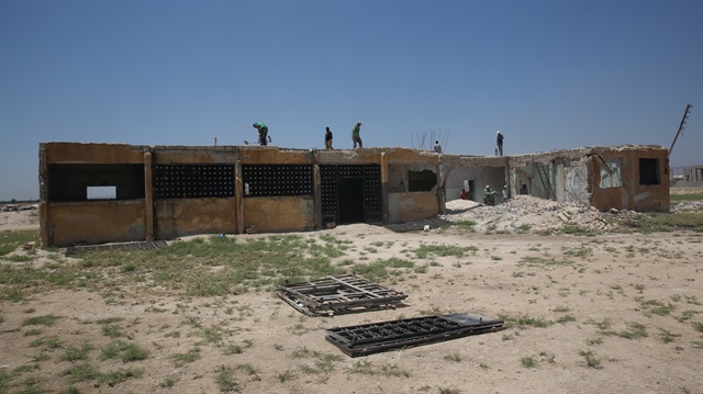"IHH" التركية تعيد بناء مدرسة مدمرة في "اعزاز" السورية
