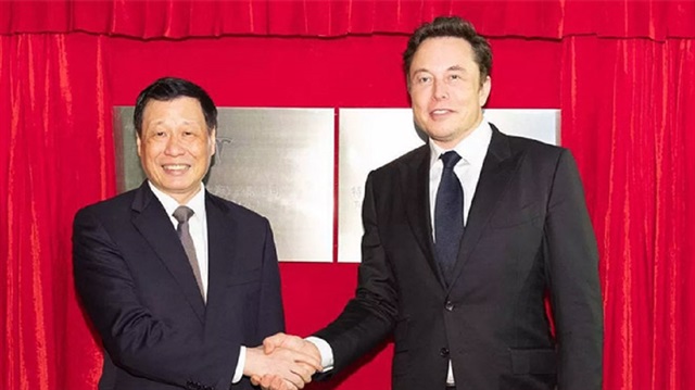 Tesla'nın CEO'su Elon Musk Çin’e kuracağı Gigafactory 3 için anlşmaları imzaladı.