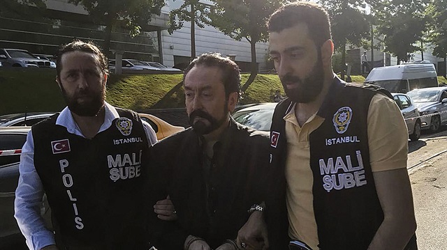 Kaçmak isterken yakalanan Adnan Oktar'ın evinden çıkanlar şoke etti!