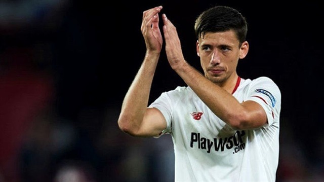 Lenglet, geçen sezon Sevilla formasıyla çıktığı 54 resmi maçta  4 gol atarken 1 de asist kaydetti. 