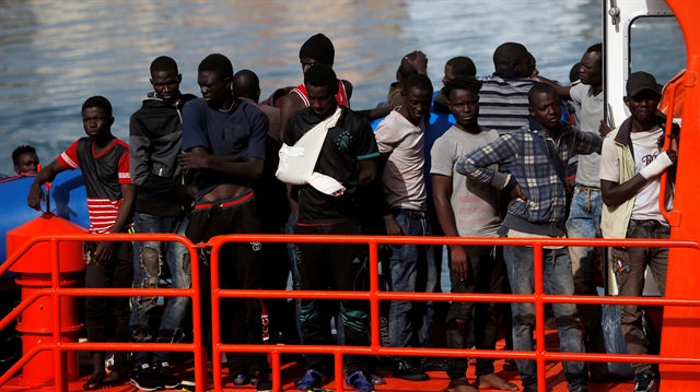 Avrupa'ya ulaşmak için Akdeniz'den geçen Afrikalı mülteciler... 