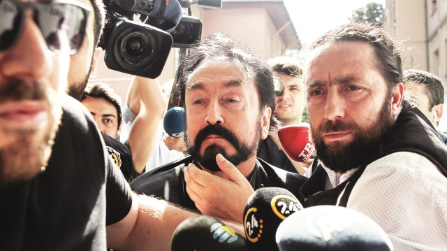 ​İstanbul polisi, Adnan Oktar ve grubuna yönelik 4 ilde operasyon başlattı.