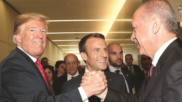 NATO Zirvesi’ne katılmak üzere Belçika’nın başkenti Brüksel’de bulunan Başkan Recep Tayyip Erdoğan, ABD Başkanı Donald Trump ve Fransa Cumhurbaşkanı Emmanuel Macron ile görüştü.