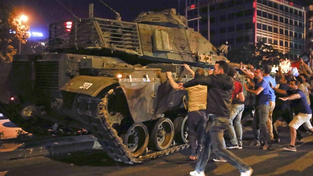 People near a tank on the night of Junly 15, 2016, when FETÖ orchestrated the failed coup. 