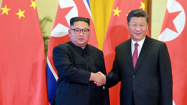 زعيم كوريا الشمالية والرئيس الصيني في لقاء سابق