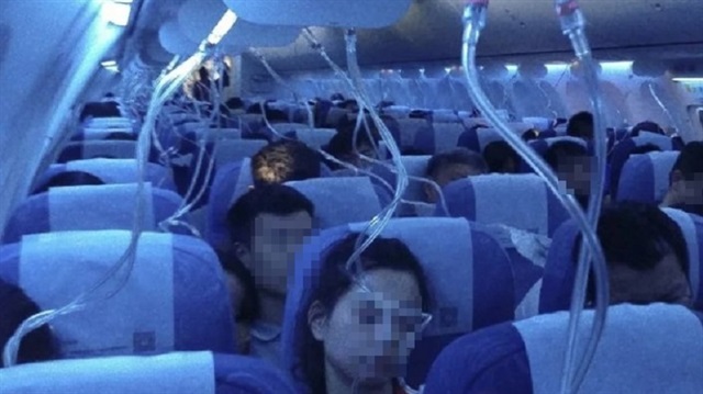 ​Çin Hava Yollarına ait bir uçuş sırasında pilotlardan biri elektronik sigara içince, oksijen seviyesi düştü ve uçak acil iniş düzenine geçti.

