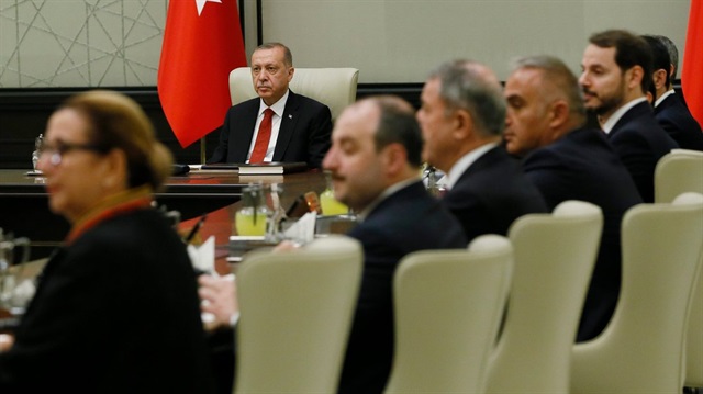 Yeni kabine Cumhurbaşkanı Erdoğan'ın başkanlığında toplandı. 