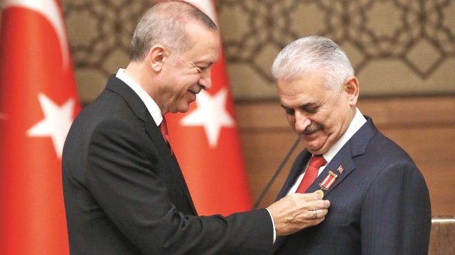 Erdoğan, madalya ile ödüllendirdiği Yıldırım’ın kendisini hiçbir zaman yalnız bırakmadığını söyledi.
