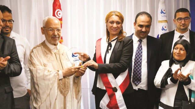 Tunus’un tarihinde ilk kez bir kadın belediye başkanı oldu. 