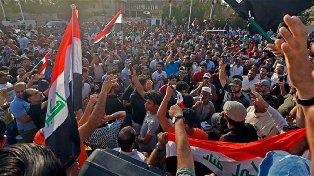 Irak’ın güneyindeki Meysan kentinde göstericiler, Dava Partisi’nin yanı sıra Ammar el-Hekim’in Ulusal Hikmet Akımı (parti) ve İran destekli Bedir Örgütü ile Yüksek İslami Konseyi (Şii) Partisi’nin binalarını basarak, ateşe verdi.