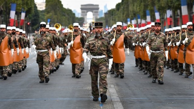 فرنسا تحتفل بعيدها الوطني بحماية 110 آلاف شرطي