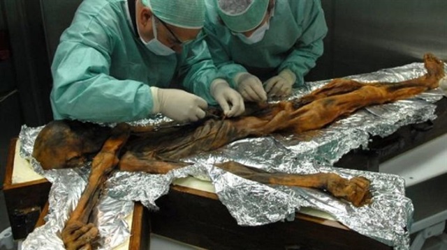 Ötzi bedeni buzulların altında donan adam, dünyanın en eski ve en iyi korunan mumyalarından biri olarak tarihe geçti.