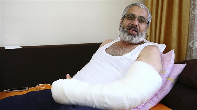 FETÖ'nün darbe girişiminde bulunduğu akşam bunu engellemeye çalışırken yaralanan vatandaşlardan 4 torun sahibi Ahmet Hacıfazlıoğlu, hayatının bundan sonrasını kolundaki kurşun ile sürdürmek zorunda.


