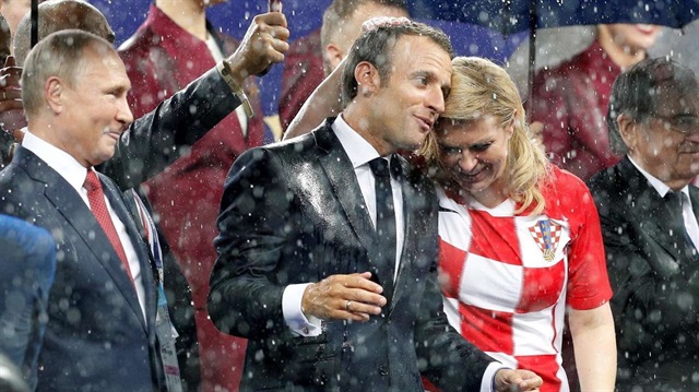 ماكرون يصطحب رئيسة كرواتيا للاحتفال مع المنتخب الفرنسي