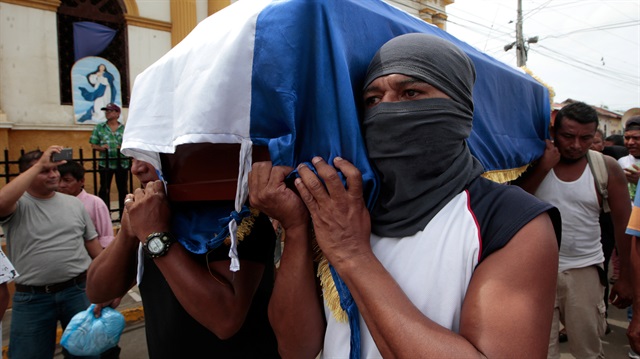 Demonstrators carry the casket of Jose Esteban Sevilla Medina, who died during clashes with pro-government supporters in Monimbo, Nicaragua July 16, 2018. 
