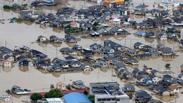 Hiroşima, Okayama ve Ehime kentlerinde 70 binden fazla kurtarma görevlisinin çalışmalarına devam ettiği belirtiliyor.