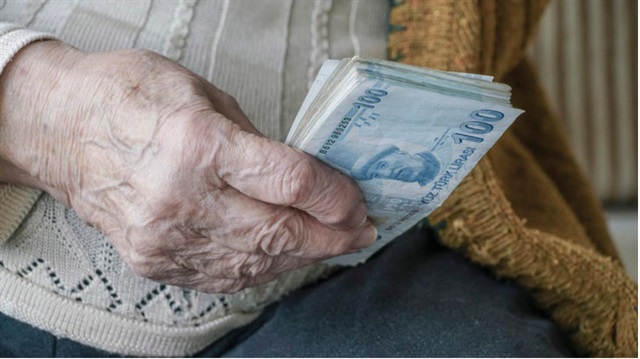 SSK ve Bağ-Kur emeklilerinin zamlı maaşları hesaplara bugünden itibaren yatmaya başlayacak.