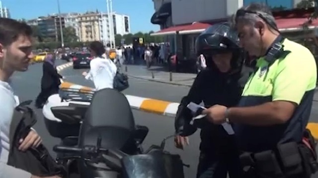 Motosikletle yolcu taşıma uygulaması Scotty'e Taksim'de ceza kesildi.