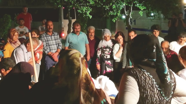 HDP’li milletvekilleri Musa Farisoğulları ile Remziye Tosun, Maçka’da Eren Bülbül’ü şehit eden PKK’lı terörist Mehmet Yakışır’ın cenazesinde boy gösterdi.