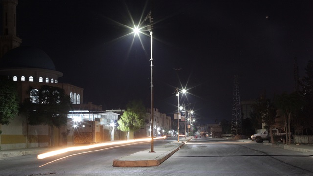 رواج استخدام الطاقة الشمسية لإنارة الشوارع بمنطقة "درع الفرات"