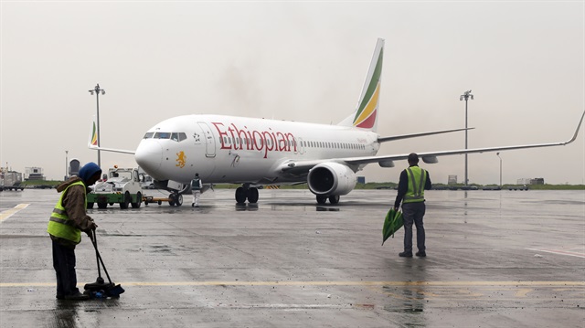 Flags, flowers greet first Ethiopia-Eritrea flight in 20 years