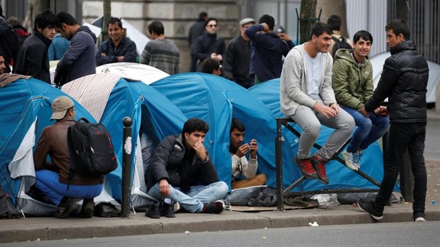 لاجئون في شوارع فرنسا